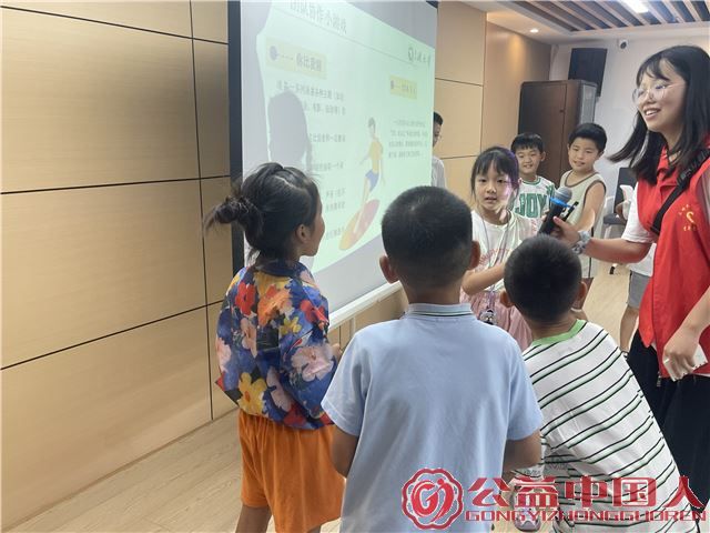 金斗山社区暑期“爱心托管班”暖心开班!携手三峡大学共筑多彩假期(图3) 金斗山社区暑期“爱心托管班”暖心开班!携手三峡大学共筑多彩假期(图3)