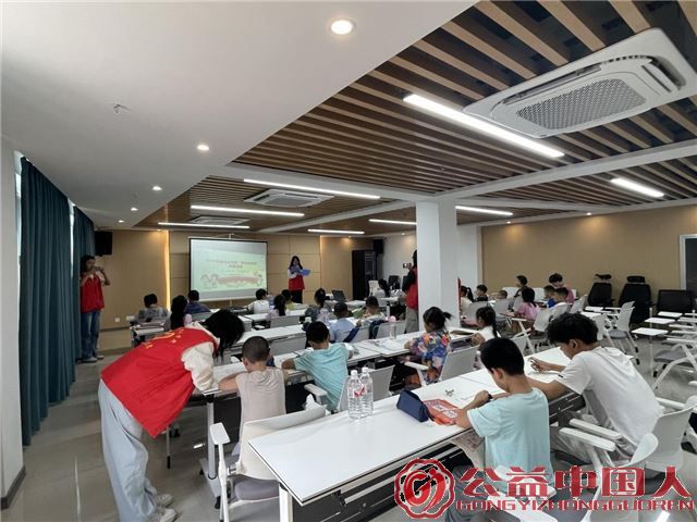 金斗山社区暑期“爱心托管班”暖心开班!携手三峡大学共筑多彩假期(图2) 金斗山社区暑期“爱心托管班”暖心开班!携手三峡大学共筑多彩假期(图2)