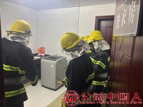 秭归县沙镇溪镇福利院:消防演练砺精兵 筑牢安全“防火墙”(图1) 秭归县沙镇溪镇福利院:消防演练砺精兵 筑牢安全“防火墙”(图1)