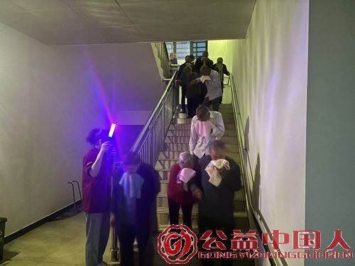 秭归县沙镇溪镇福利院:消防演练砺精兵 筑牢安全“防火墙”(图2) 秭归县沙镇溪镇福利院:消防演练砺精兵 筑牢安全“防火墙”(图2)