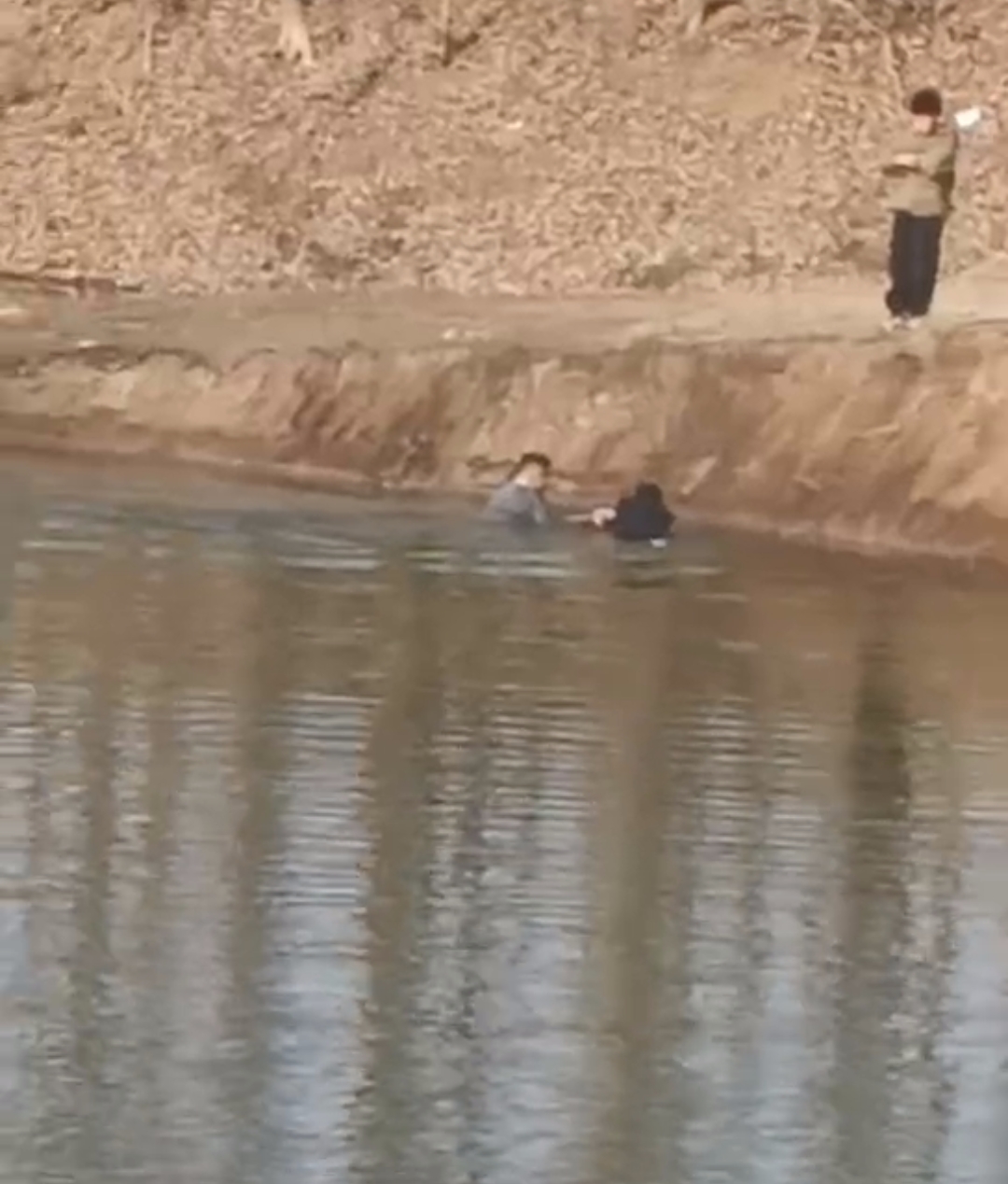 л���գ������ˮ���¾���ˮ��ͯ�����ж�ڹ�ͷ����ƾ�