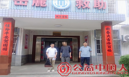 从桥下露宿到团圆餐桌:一个流浪家庭的十年救赎(图2) 从桥下露宿到团圆餐桌:一个流浪家庭的十年救赎(图2)