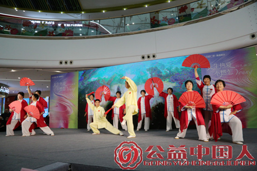 江苏南通“下岗领舞《志愿服务团队》15周年暨东方美第33期感恩盛典”举行(图4) 江苏南通“下岗领舞《志愿服务团队》15周年暨东方美第33期感恩盛典”举行(图4)
