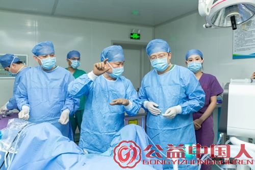 结石诊疗新技术!特邀宋乐明教授演示“智能控压联合可弯曲测压鞘软镜碎石清石技术”(图4) 结石诊疗新技术!特邀宋乐明教授演示“智能控压联合可弯曲测压鞘软镜碎石清石技术”(图4)