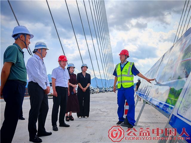 宜昌市总工会赴五峰开展“送清凉”慰问活动并调研工会工作(图1) 宜昌市总工会赴五峰开展“送清凉”慰问活动并调研工会工作(图1)