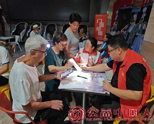 坡子街西湖社区“金晖湘伴 平安助老”志愿服务项目红色观影公益活动(图3) 坡子街西湖社区“金晖湘伴 平安助老”志愿服务项目红色观影公益活动(图3)