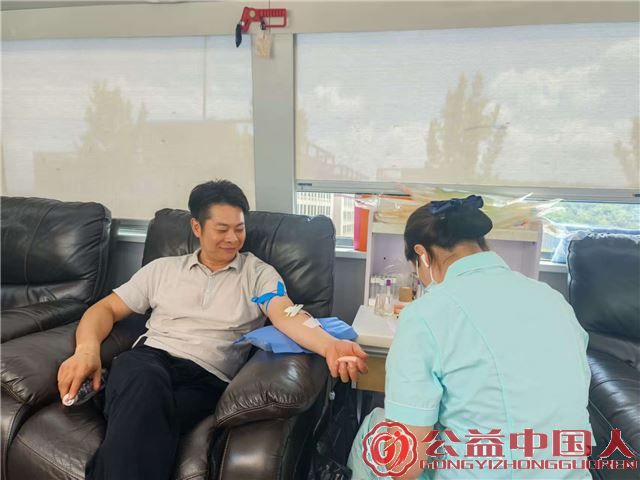 五峰民族工业园区组织开展无偿献血公益活动(图1) 五峰民族工业园区组织开展无偿献血公益活动(图1)