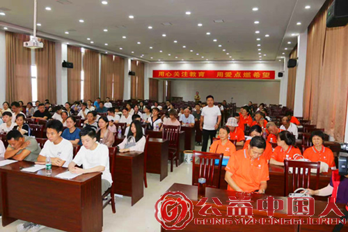 监利市“爱益行”爱心协会2025年“梦圆金秋”助学活动温暖启幕(图4) 监利市“爱益行”爱心协会2025年“梦圆金秋”助学活动温暖启幕(图4)
