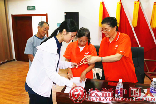监利市“爱益行”爱心协会2025年“梦圆金秋”助学活动温暖启幕(图2) 监利市“爱益行”爱心协会2025年“梦圆金秋”助学活动温暖启幕(图2)