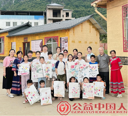 美育微光点亮乡村:艺术公益基地在广西覃签屯揭牌,助力留守儿童描绘人生彩虹(图10) 美育微光点亮乡村:艺术公益基地在广西覃签屯揭牌,助力留守儿童描绘人生彩虹(图10)