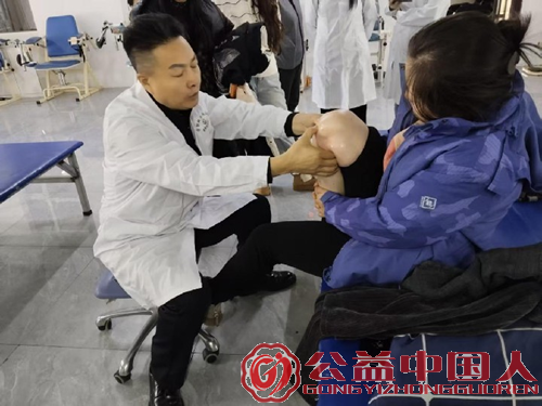 第40个国际志愿者日 | 协会邀请扁鹊非遗古法按摩专家传爱志愿家人(图3) 第40个国际志愿者日 | 协会邀请扁鹊非遗古法按摩专家传爱志愿家人(图3)