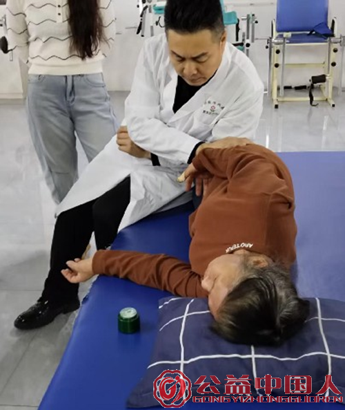 第40个国际志愿者日 | 协会邀请扁鹊非遗古法按摩专家传爱志愿家人(图2) 第40个国际志愿者日 | 协会邀请扁鹊非遗古法按摩专家传爱志愿家人(图2)