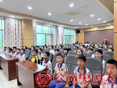 ����������Я�ְ�����ҵΪ���ʯ��������ѧУѧ�Ӿ�������Ь��(ͼ3)