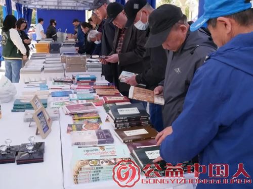 以“星海书韵”激活城市文化新引擎丨2025哈尔滨首届科幻主题书展开展(图4) 以“星海书韵”激活城市文化新引擎丨2025哈尔滨首届科幻主题书展开展(图4)
