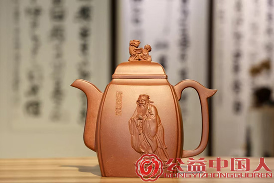 江苏宜兴紫砂学者吴建荣主创的《孔子》紫砂壸捐赠孔子研究院(图2) 江苏宜兴紫砂学者吴建荣主创的《孔子》紫砂壸捐赠孔子研究院(图2)