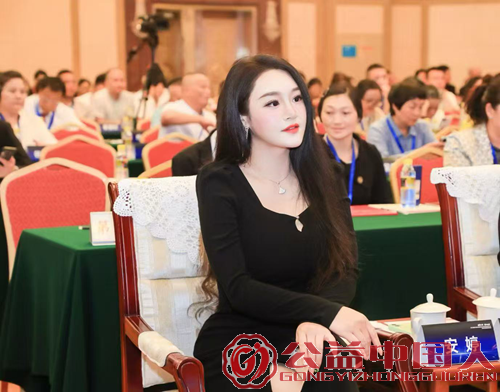 代言人安婷受邀出席2025数字电商赋能实体经济大会(图2) 代言人安婷受邀出席2025数字电商赋能实体经济大会(图2)