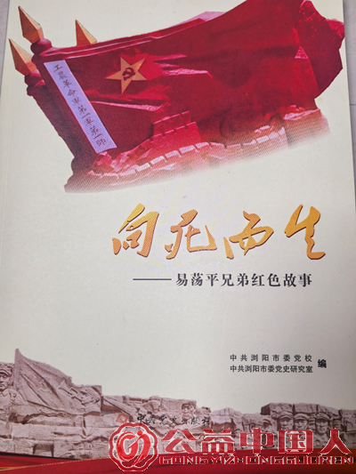 ���س������������ɫ���� ���Ĳ�ͣ�ӱ�ī�Կ̸�����ʿ����Ӣ��(ͼ9)